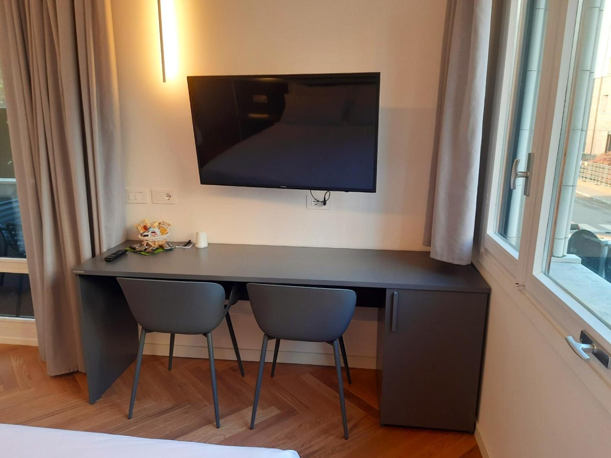 Mako Suites - Centro E Stazione มอนซา ภายนอก รูปภาพ